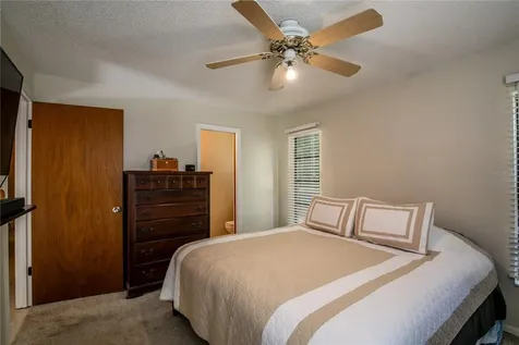 25114 Quaker Ridge Avenue Sorrento FL 32776