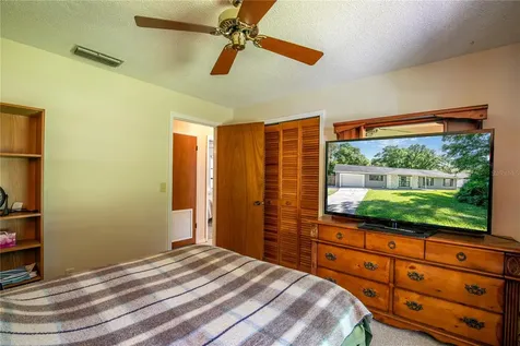 25114 Quaker Ridge Avenue Sorrento FL 32776