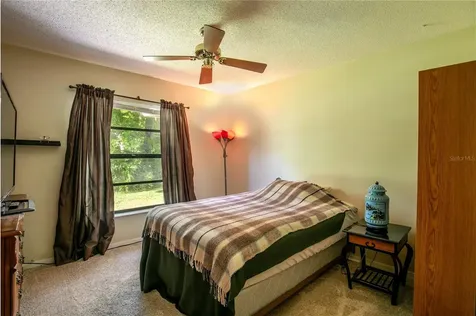 25114 Quaker Ridge Avenue Sorrento FL 32776