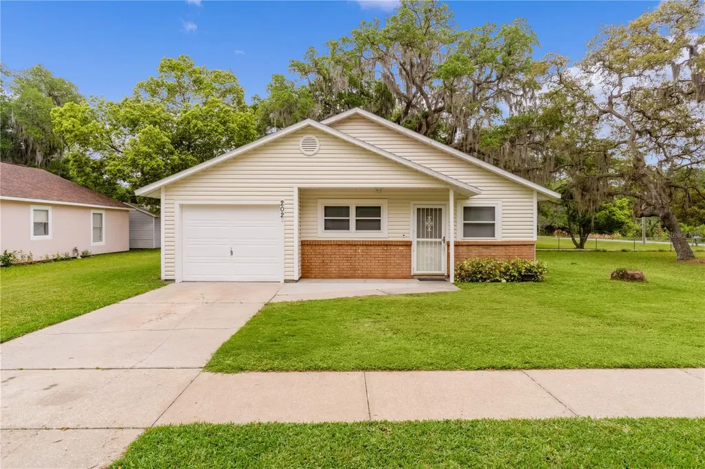 202 Deborah Avenue Leesburg FL 34748