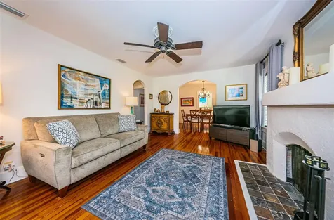 114 19th Avenue NE St Petersburg FL 33704