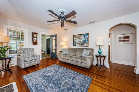 114 19th Avenue NE St Petersburg FL 33704