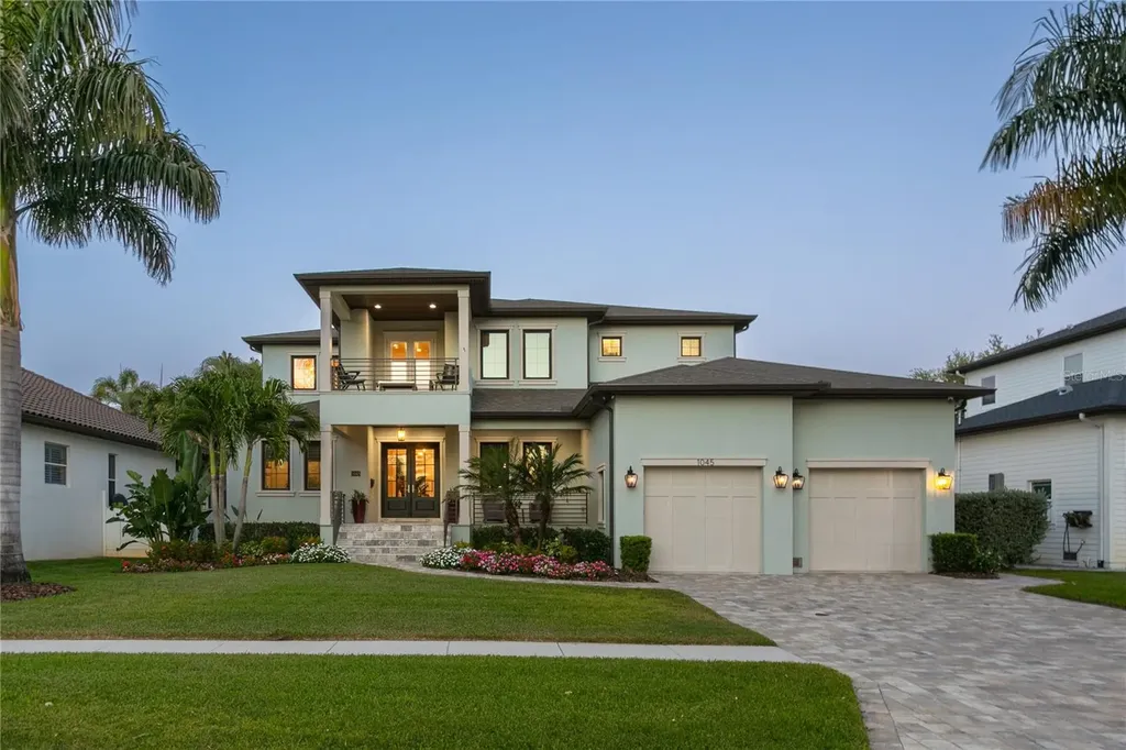 1045 Cordova Boulevard NE St Petersburg FL 33704