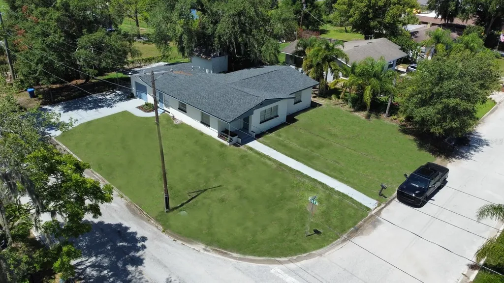690 Avenue D NE Winter Haven FL 33881