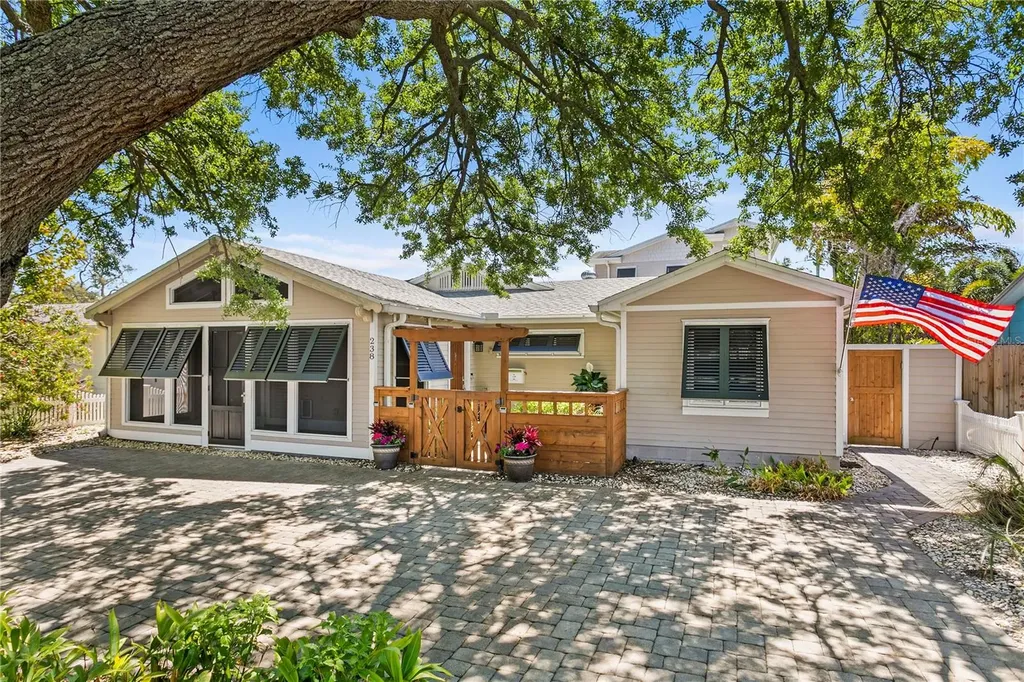 238 40th Avenue NE St Petersburg FL 33703