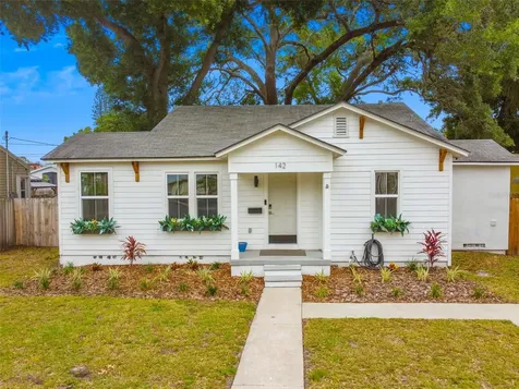 142 NE Monroe Circle N St Petersburg FL 33702