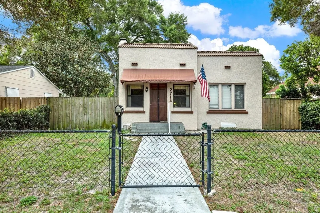 2714 36th Avenue N St Petersburg FL 33713