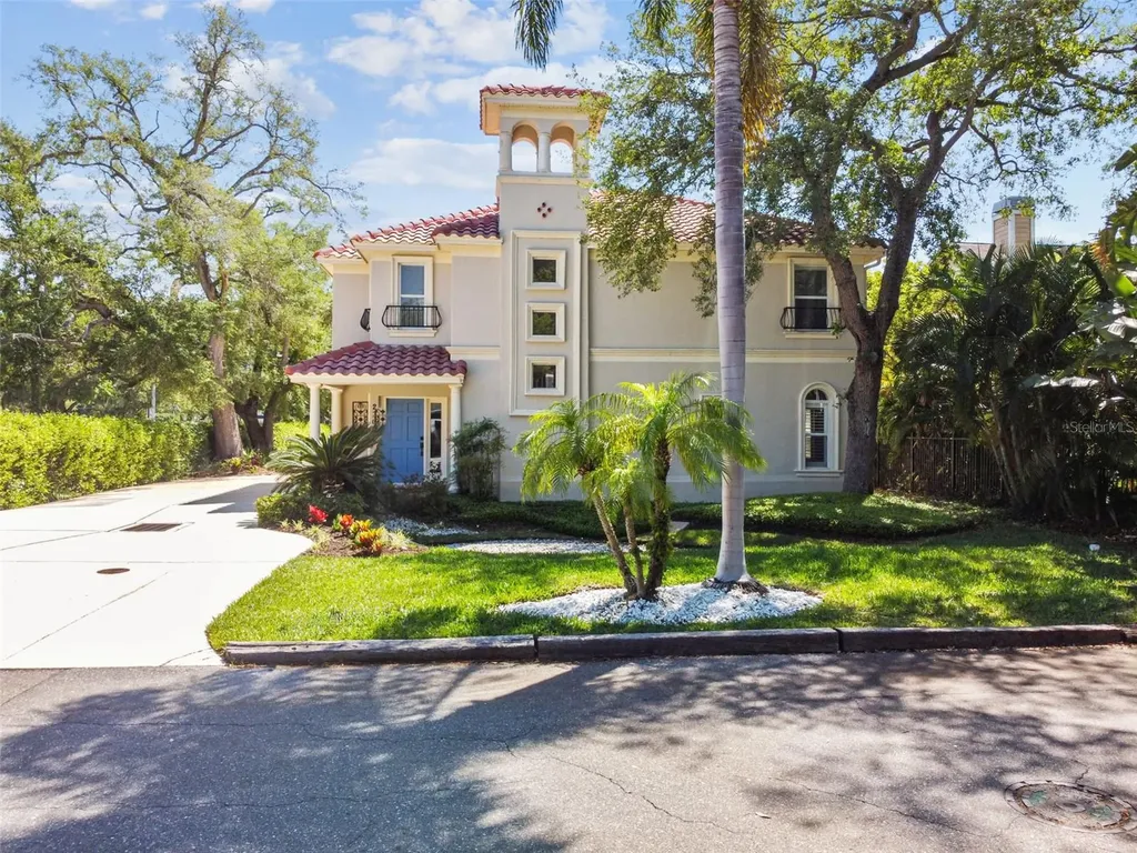 2708 W Price Avenue Tampa FL 33611