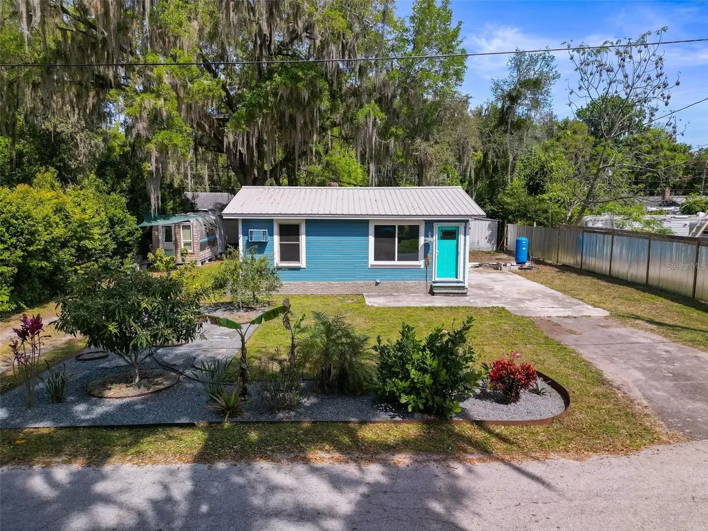 888 Cr 482a Lake Panasoffkee FL 33538