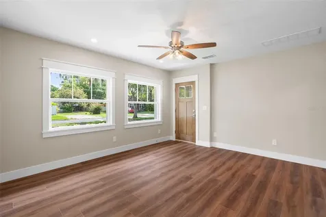 853 N Clayton Street Mount Dora FL 32757