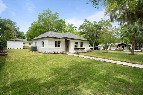 853 N Clayton Street Mount Dora FL 32757