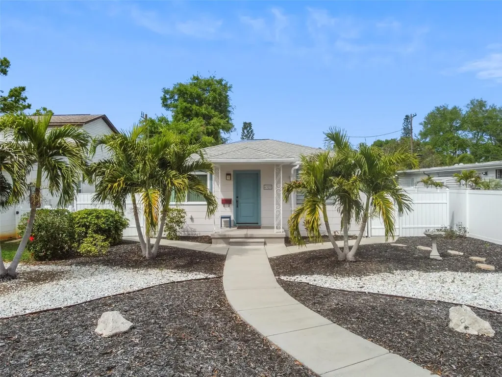 6927 Burlington Avenue N St Petersburg FL 33710