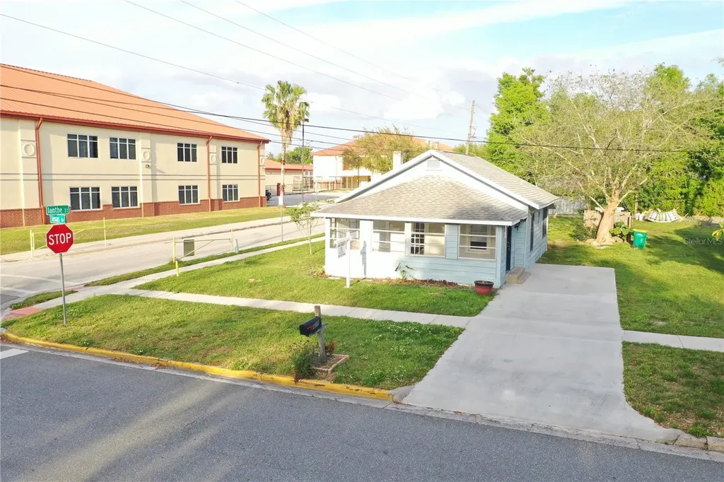 428 N Texas Avenue Tavares FL 32778