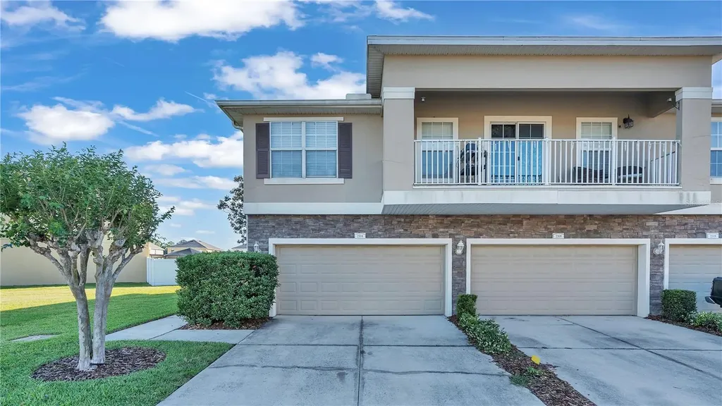2304 Tanbark Ridge Place Plant City FL 33563