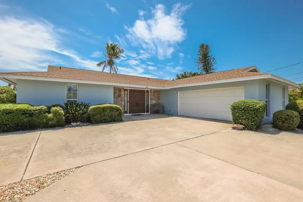 608 Foxworth Lane Holmes Beach FL 34217