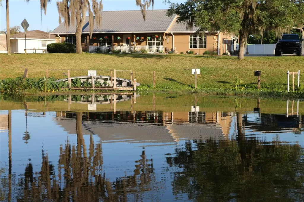 980 Cr 463a Lake Panasoffkee FL 33538