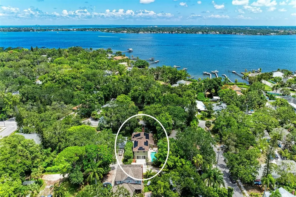 2711 1st Avenue W Bradenton FL 34205