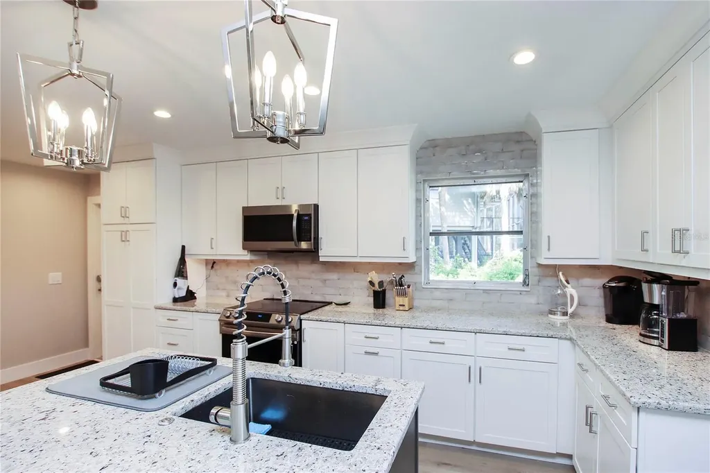 1057 Blue Heron Drive Sanibel FL 33957