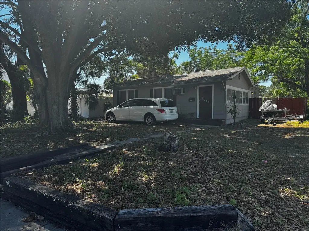 6948 Dartmouth Avenue N St Petersburg FL 33710