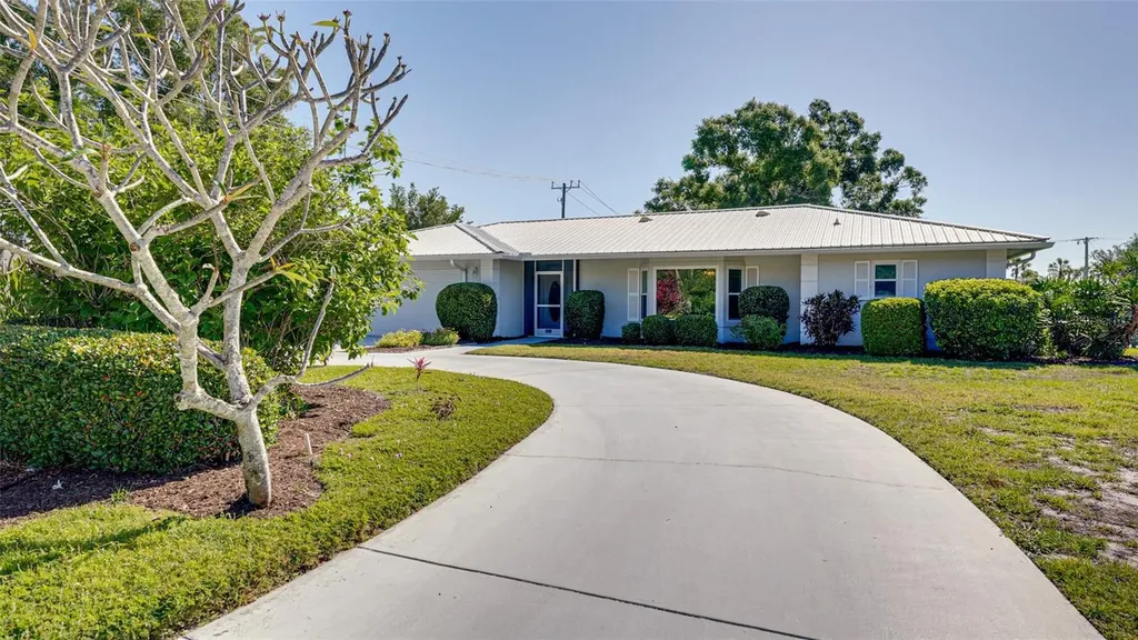 4818 W Country Club Drive Sarasota FL 34243