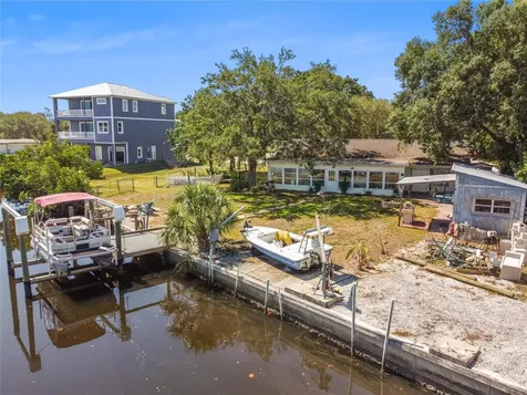 1101 Chesterfield Avenue Ruskin FL 33570