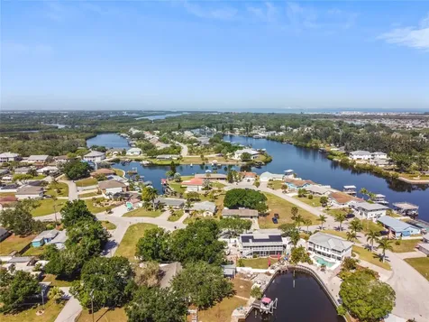 1101 Chesterfield Avenue Ruskin FL 33570