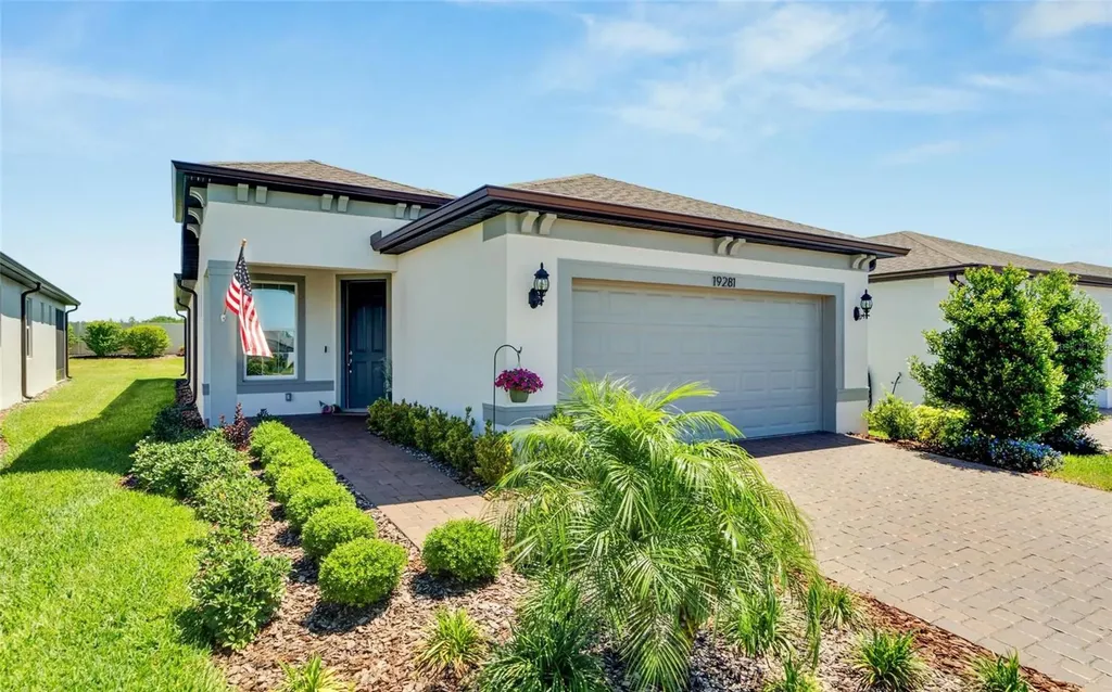 19281 Iron Topsail Isle Land O Lakes FL 34638