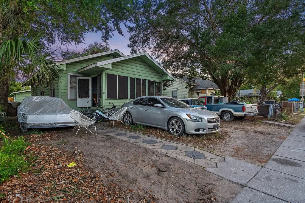 944 11th Avenue S St Petersburg FL 33705