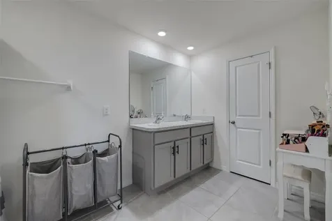 944 7th Avenue NW Ruskin FL 33570