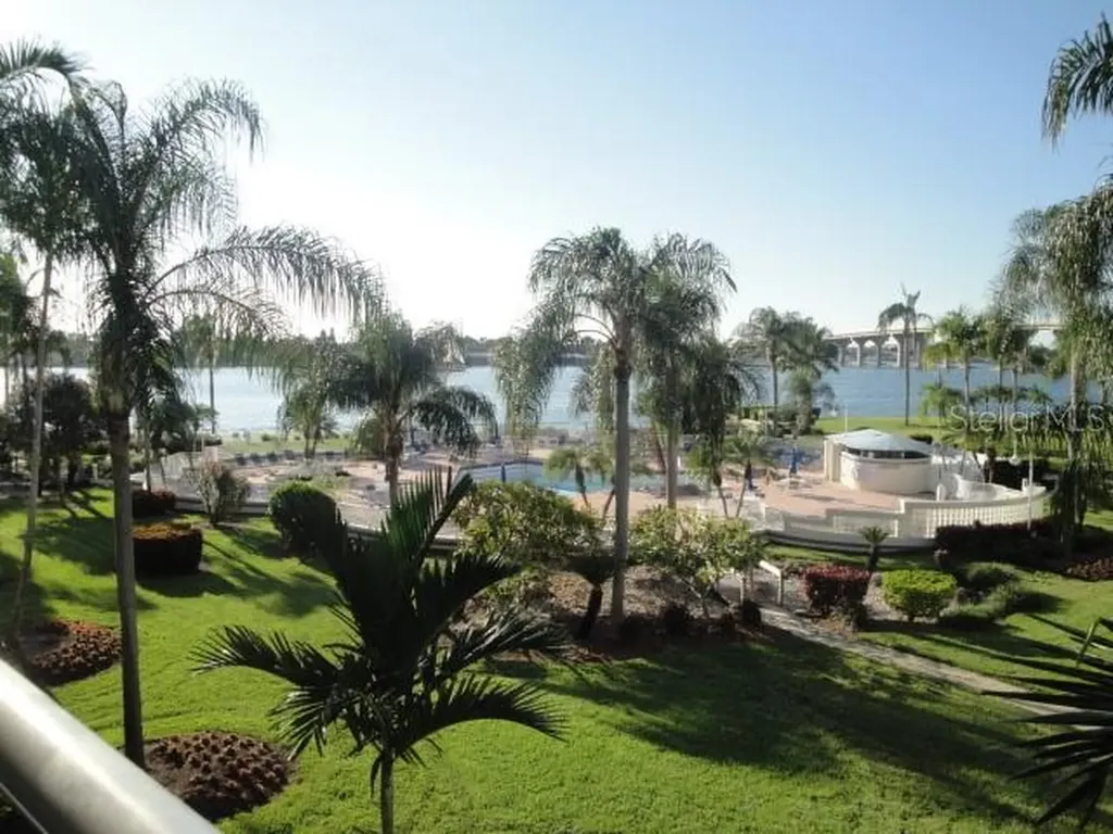 6061 Bahia Del Mar Circle St Petersburg FL 33715