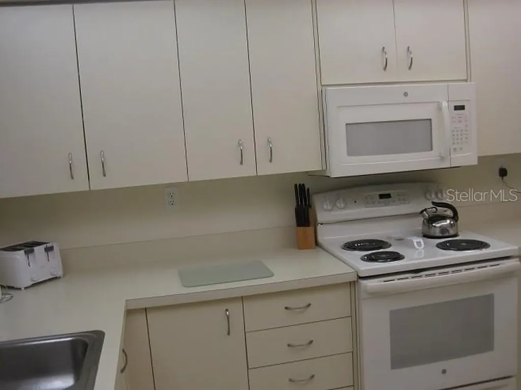 6061 Bahia Del Mar Circle St Petersburg FL 33715