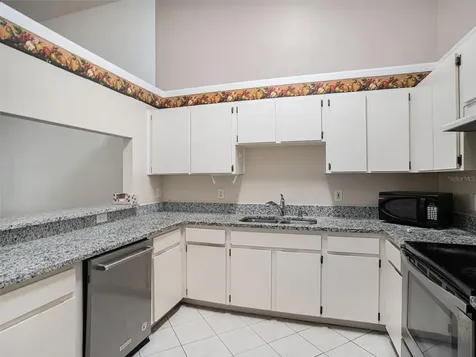 8514 N Hyaleah Road Tampa FL 33617