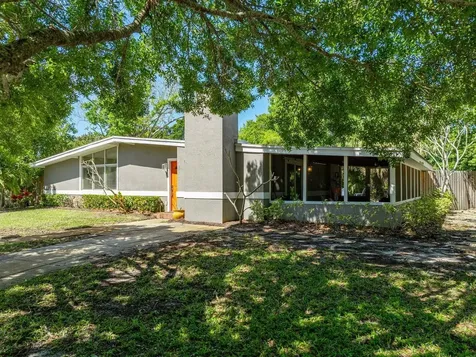 4001 Neptune Drive SE St Petersburg FL 33705