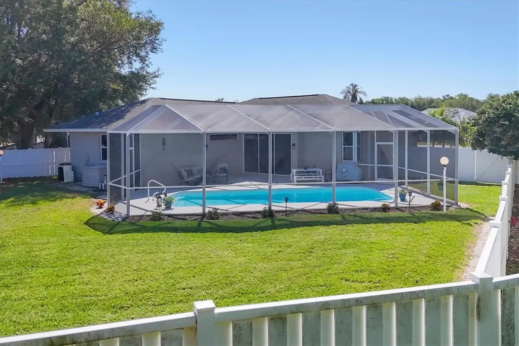 5124 Sunnydale Circle Sarasota FL 34233