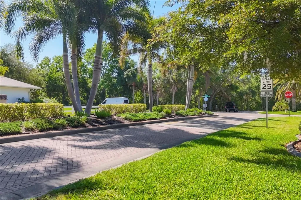 5124 Sunnydale Circle Sarasota FL 34233