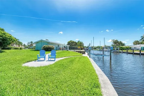 5577 Contento Drive Sarasota FL 34242
