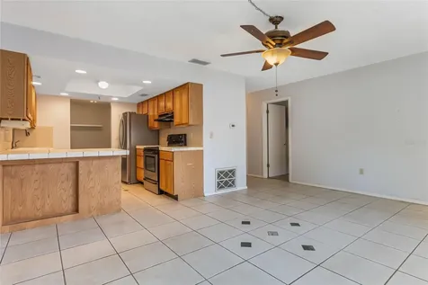 516 Betsy Ross Terrace Orlando FL 32809