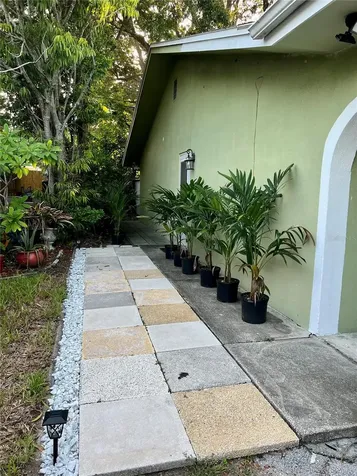 1404 N Saturn Avenue Clearwater FL 33755