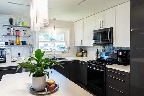 1069 40th Avenue NE St Petersburg FL 33703