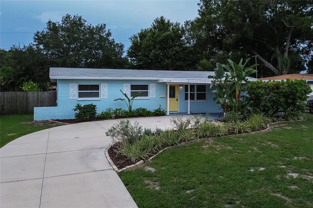7710 33rd Avenue N St Petersburg FL 33710