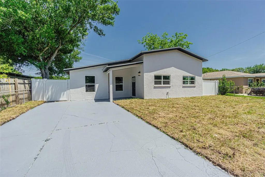 3232 Clifford Sample Drive Tampa FL 33619