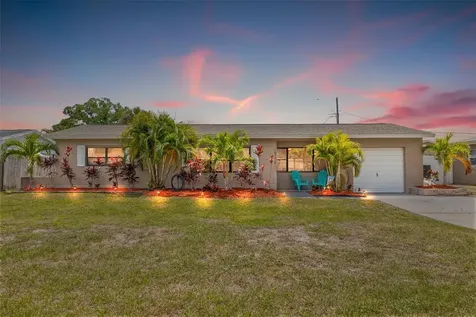 6752 33rd Avenue N St Petersburg FL 33710