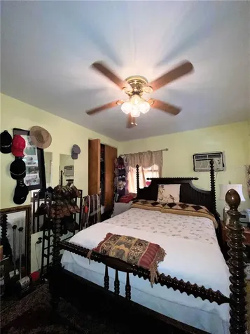 624 Kingston Street S St Petersburg FL 33711