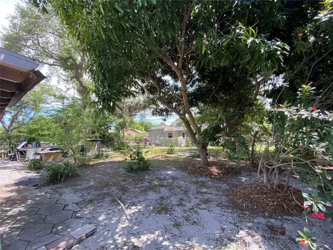 624 Kingston Street S St Petersburg FL 33711
