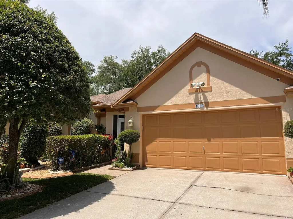 1212 Bloom Hill Avenue Valrico FL 33596
