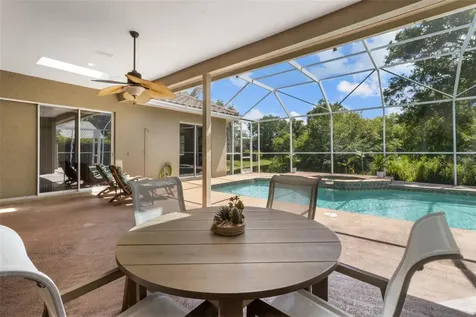 1702 Huntington Court Safety Harbor FL 34695