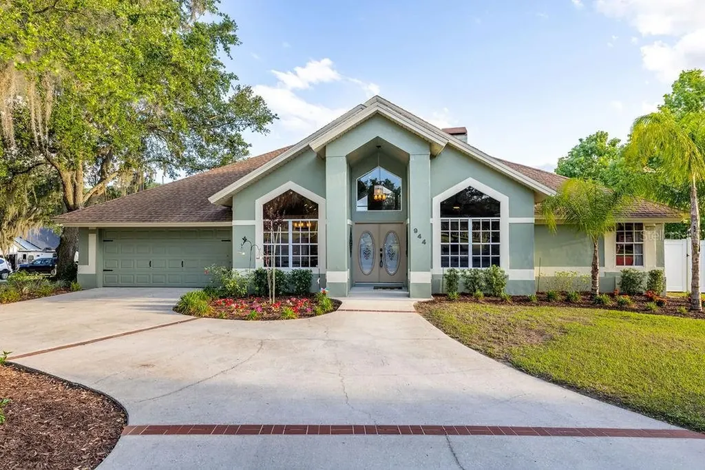 944 Pointe Eva Place Haines City FL 33844