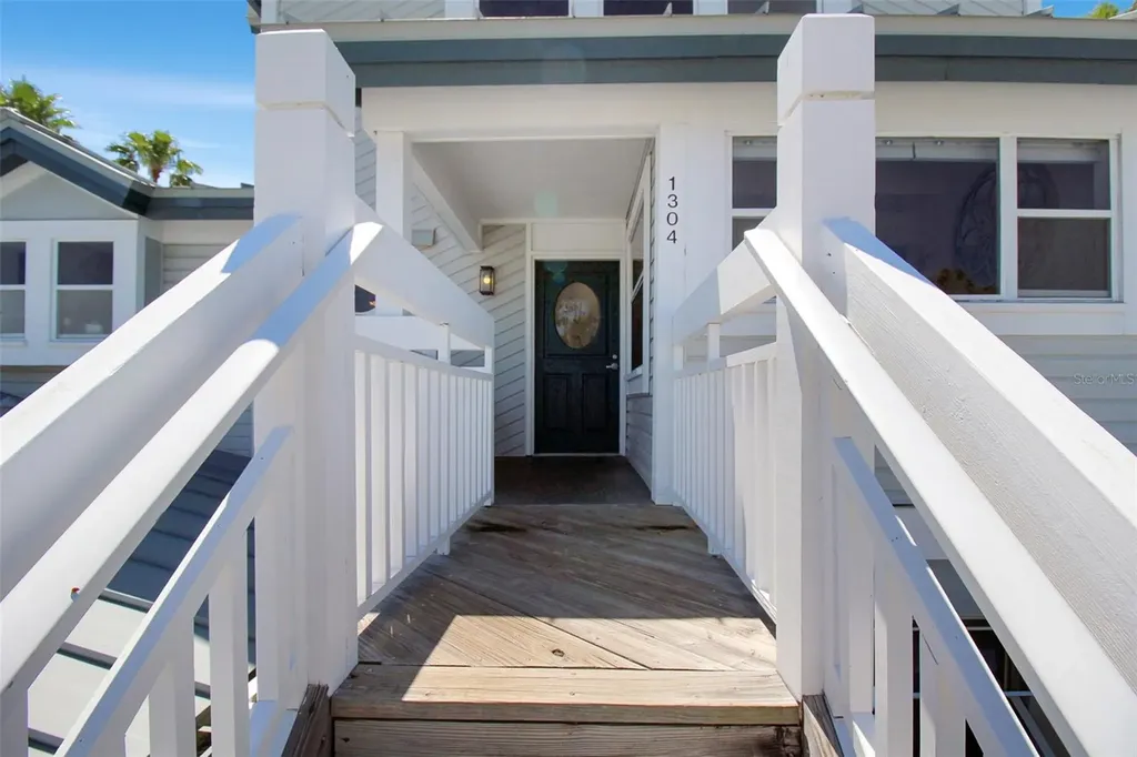 1304 Siesta Bayside Drive Sarasota FL 34242