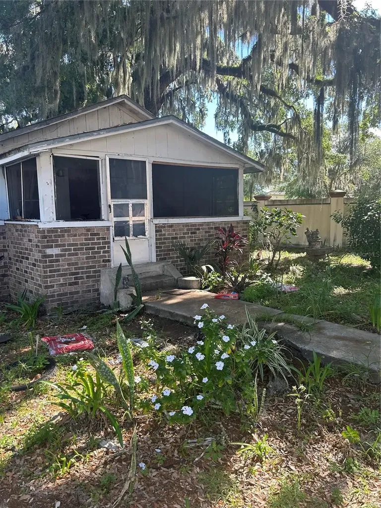 827 E Magnolia Street Leesburg FL 34748