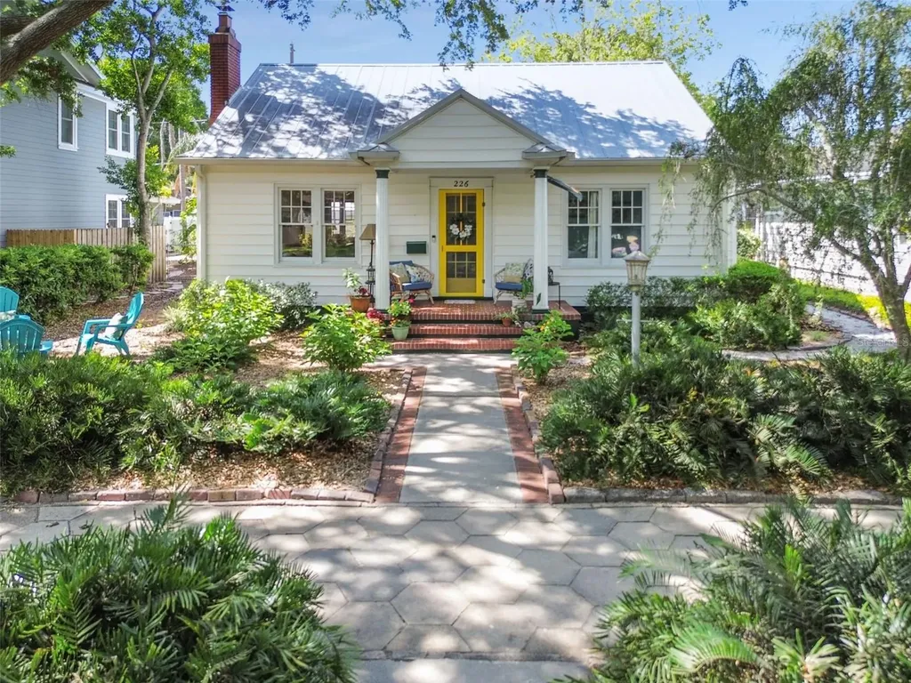 226 18th Avenue NE St Petersburg FL 33704